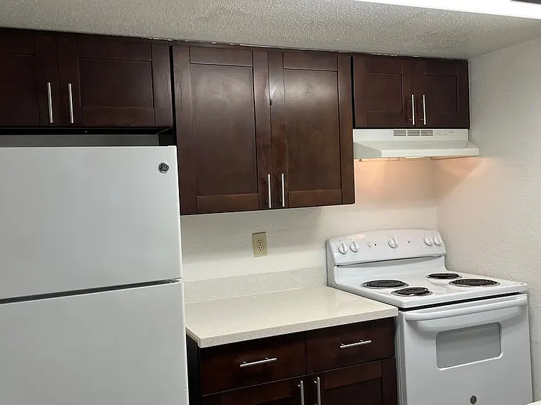 Emerald Cove Apartments — Photo 152