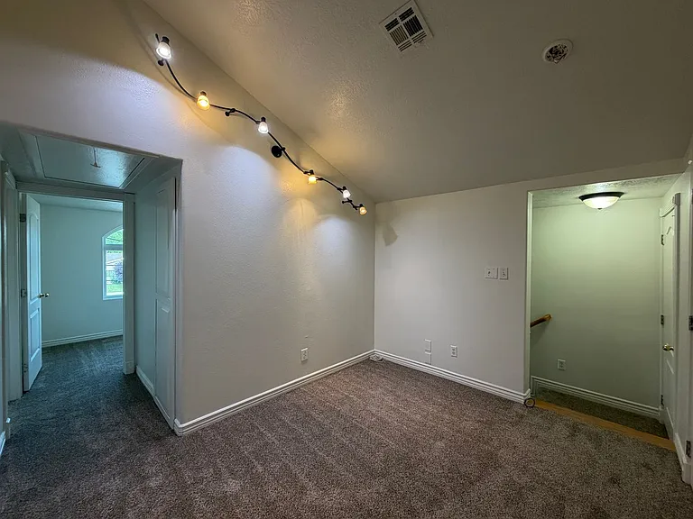 135 N 350 W — Photo 33