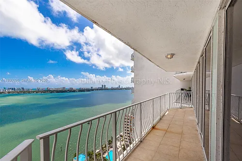 7601 E Treasure Dr Photo 1