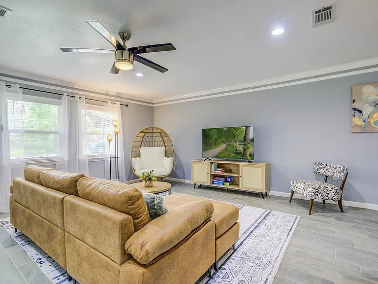 541 Circle Dr — Photo 21