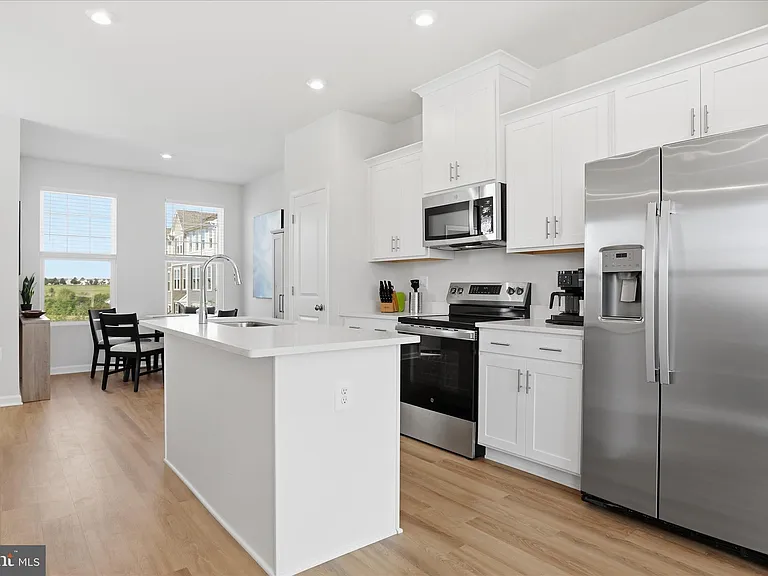 163 Anthem St — Photo 11