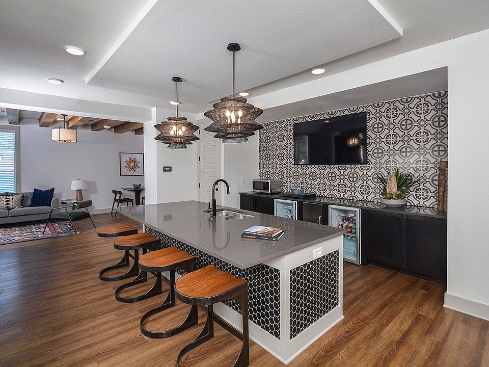 1st image of 323 W Mitchell St #111