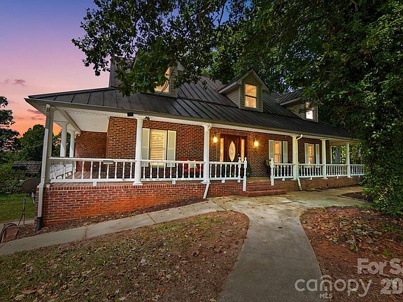 4th image of 846 Windy Oaks Way