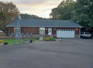 393 Tunnel Rd, Glendale, OR 97442