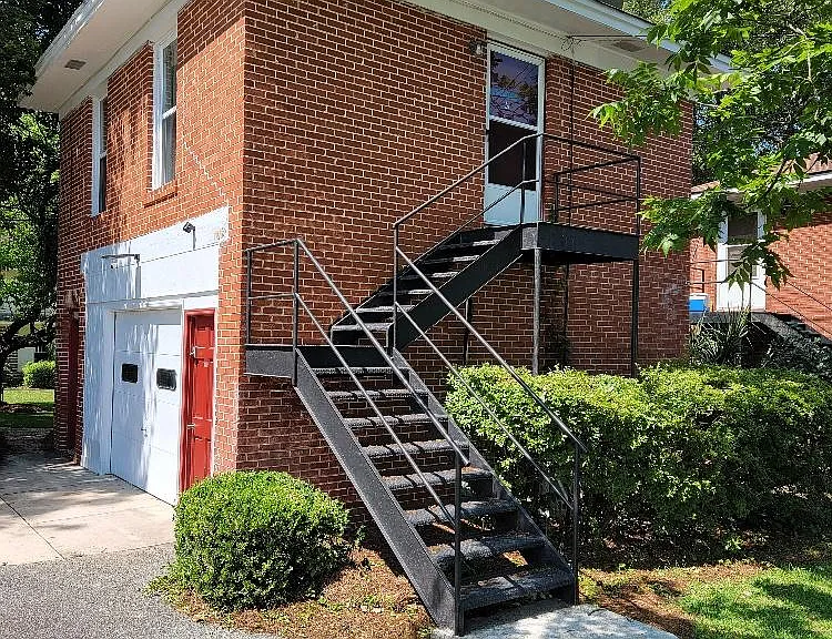 301.5 S Zetterower Ave — Photo 1