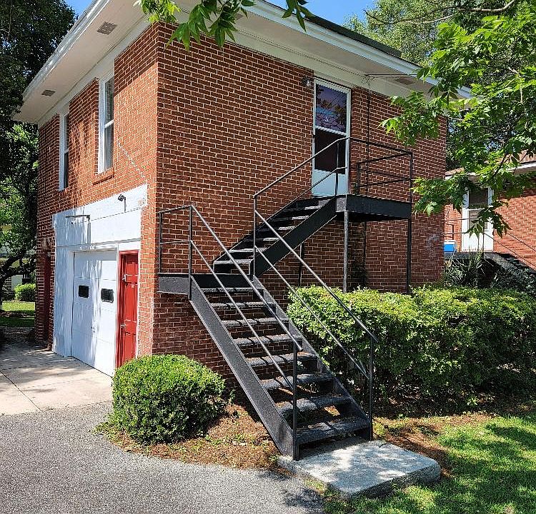 1st image of 301.5 S Zetterower Ave
