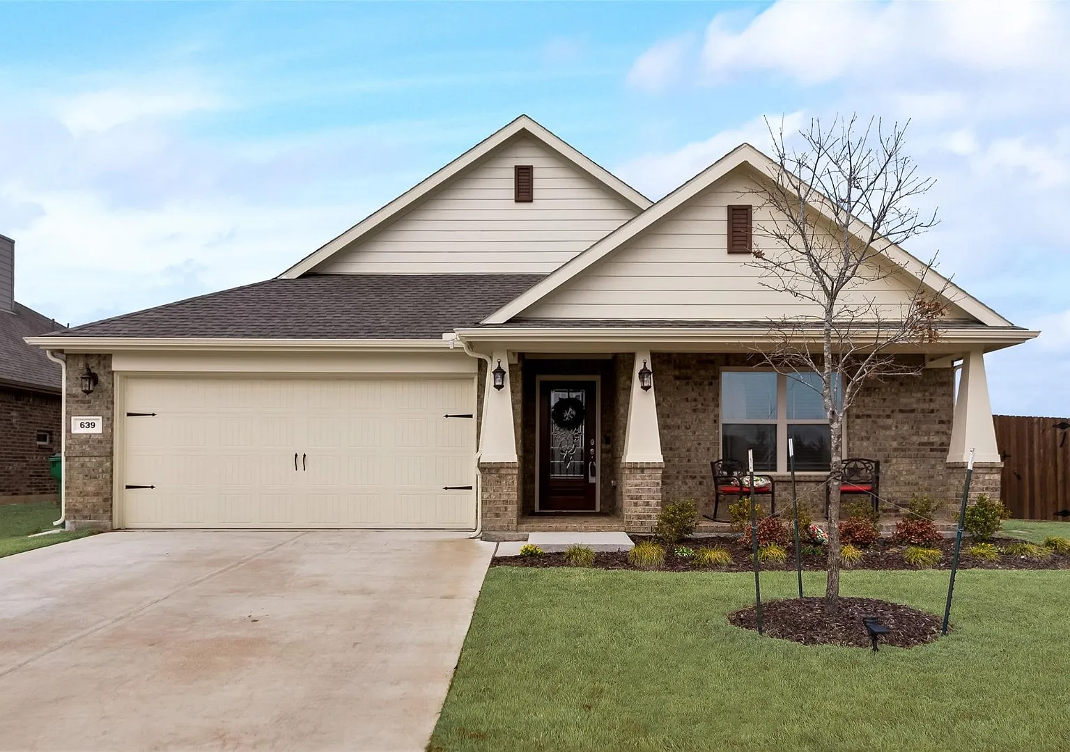 Corner-Lot 4BR in Chamberlain Crossing with Pool, Porch & Vaulted Ceilings 639 Devonshire Ln, Fate — Photo 2
