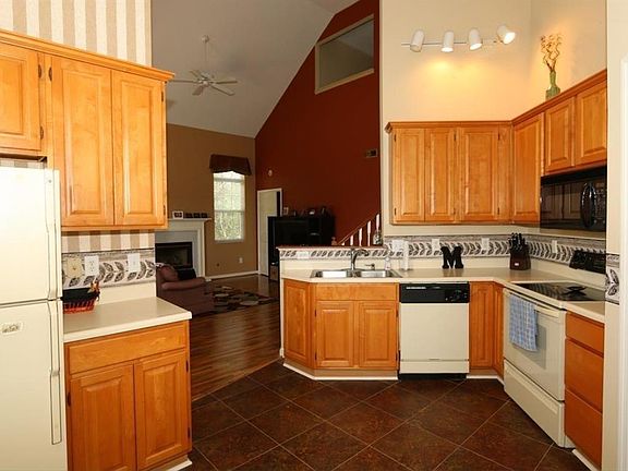 3rd image of 7489 Mansion Cir APT D