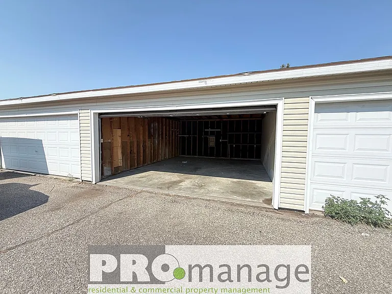 2 Bed / 1 Bath Apartment — Photo 10