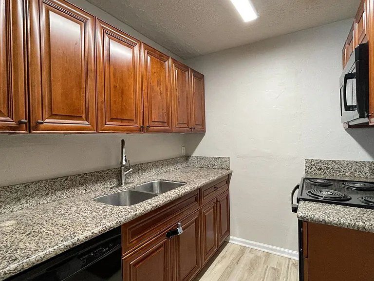 116 E Central Blvd — Photo 4