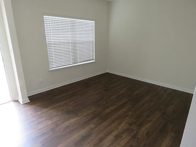 900 Mill Creek Dr — Photo 6