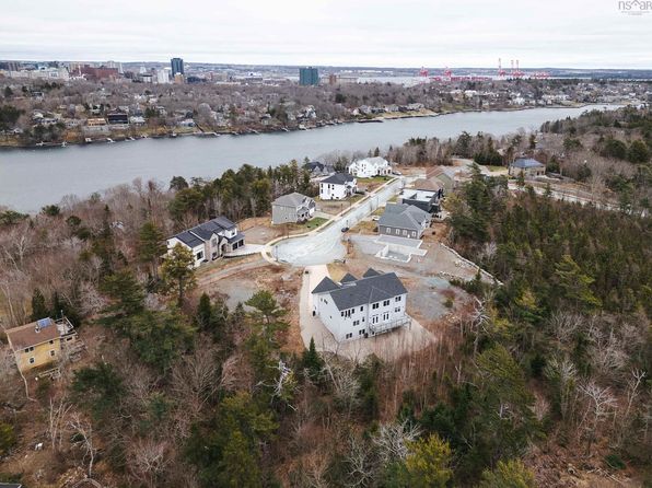 86 Hearthwood Cres, Halifax, NS B3P 0G5
