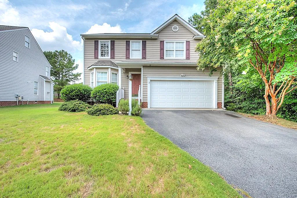 4 bed, 2.5 bath, 2343 sqft, $3,199 — Photo 2