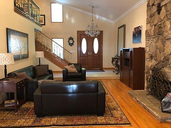 2nd image of 6227 Mammoth Ave