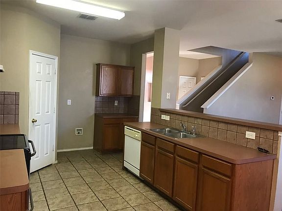 2nd image of 224 Maplecrest Dr