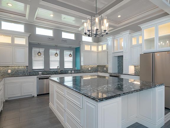 3rd image of 302 Southwind Cir