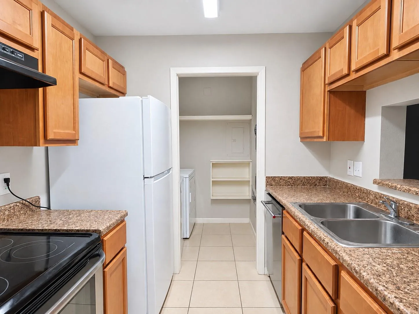 3 bed, 2.0 bath, 4224 sqft, $1,400 — Photo 4