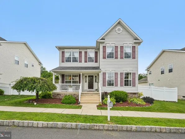 2041 Sunnyvale Dr, Pennsburg, PA 18073