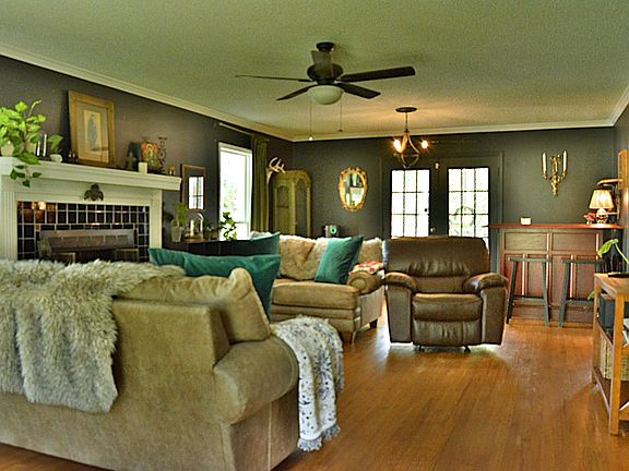 4th image of 433 Winding Way