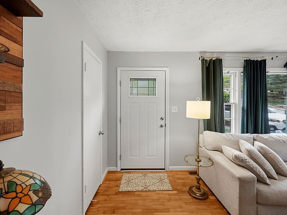 4th image of 249 Rancho Dr