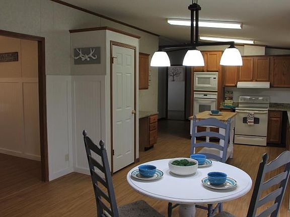 3rd image of 251 Hickory Hill Dr