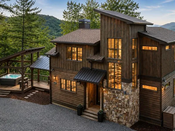 128 Amy Creek Cir, Ellijay, GA 30540