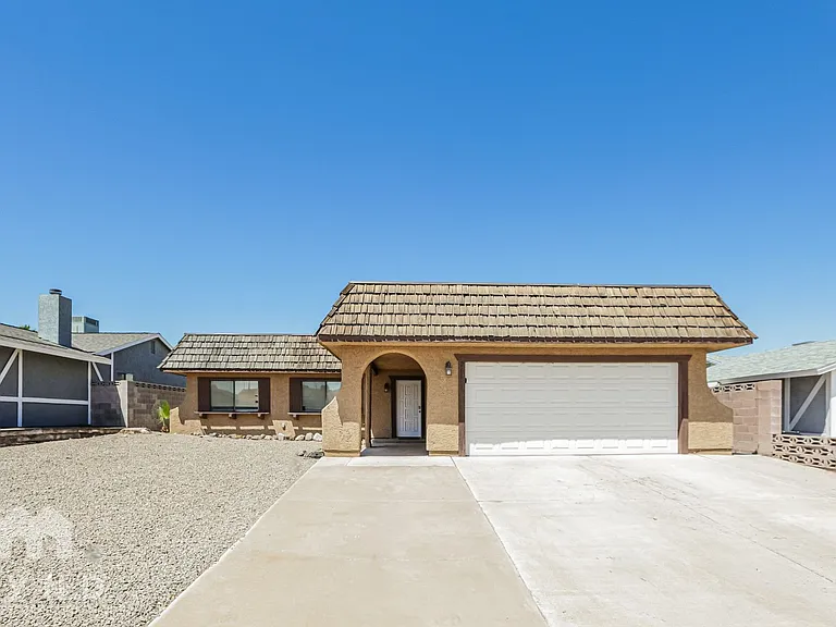 261 Queen Marie Ct — Photo 18