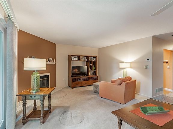 4th image of 22 Oak Leaf Way Unit 22