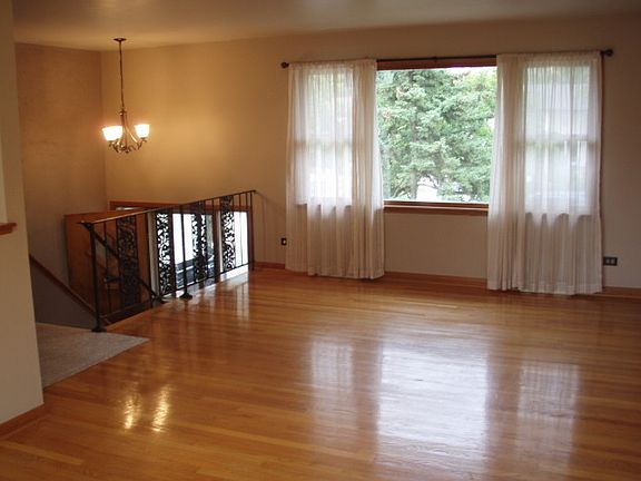 2nd image of 9026 W 93rd St