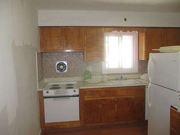 3rd image of 13 Davidson St #2nd