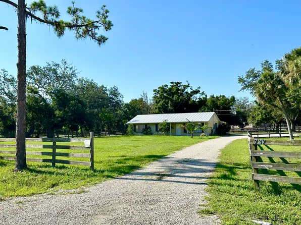 727 Morningside Dr, Englewood, FL 34223
