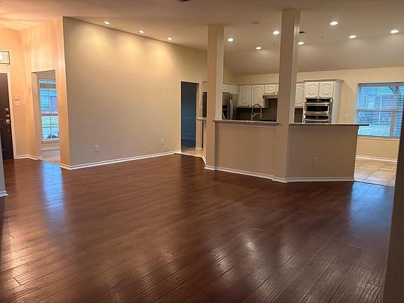 5th image of 407 Hampstead Dr