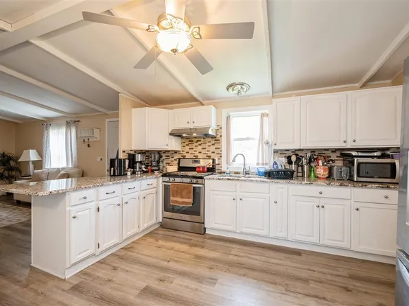 45 Golfview Ct, North Liberty, IA 52317