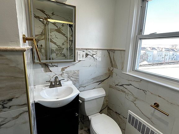 4th image of 169 N 16th St Floor 3