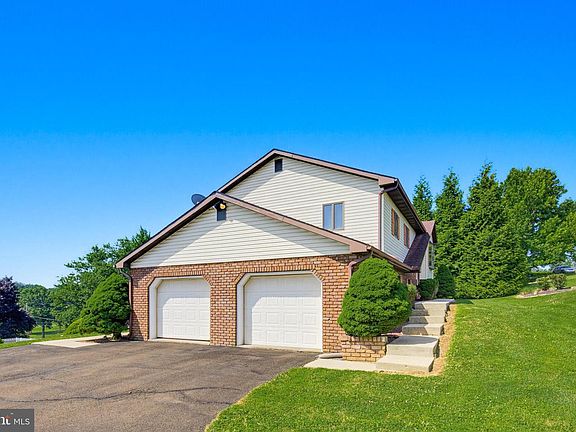 3rd image of 7 Oliver Dr