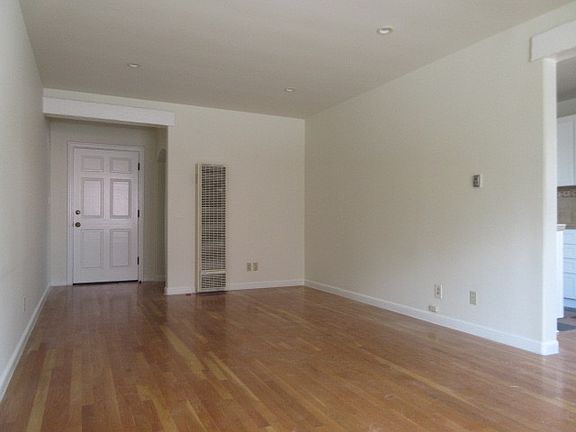 3rd image of 828 N Martel Ave