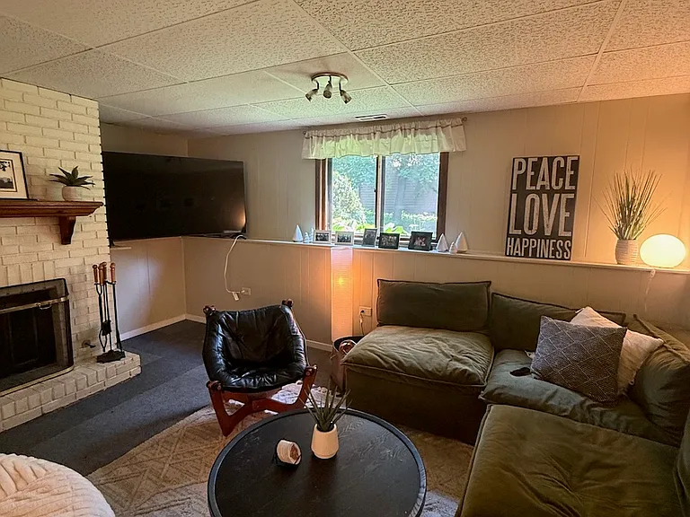 26W029 Hazel Ln — Photo 8