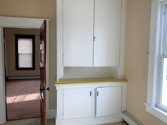 4th image of 79 Hammond St #2