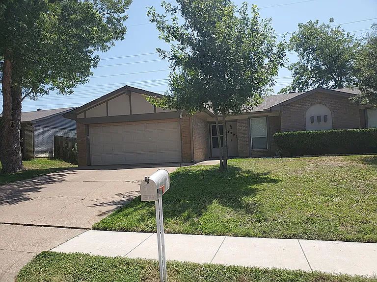 1st image of 3208 Meadow Wood Ln