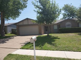 3208 Meadow Wood Ln, Bedford, TX 76021