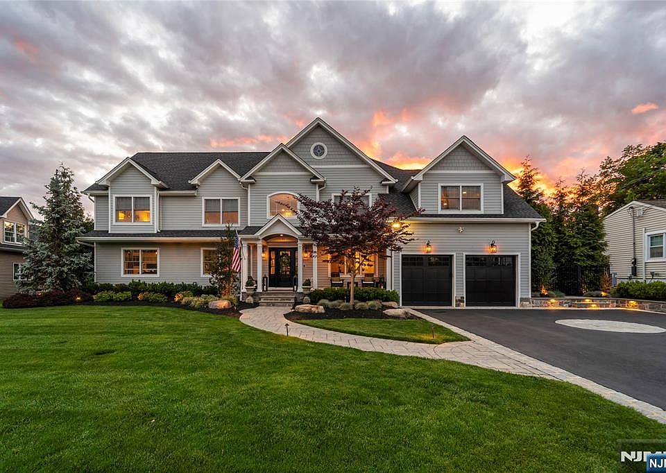 1st image of 11 Amelia Dr