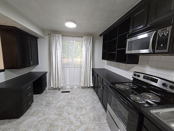 3rd image of 1821 Cromwell Dr APT B