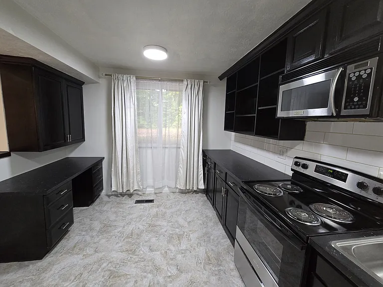 1821 Cromwell Dr #B — Photo 3