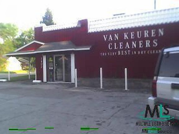 3rd image of 1402 Lapeer Ave