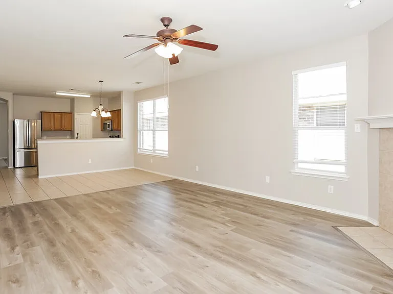 7633 Hollow Forest Dr — Photo 3