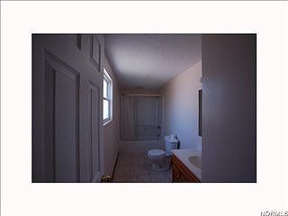 5th image of 915 E 347th St
