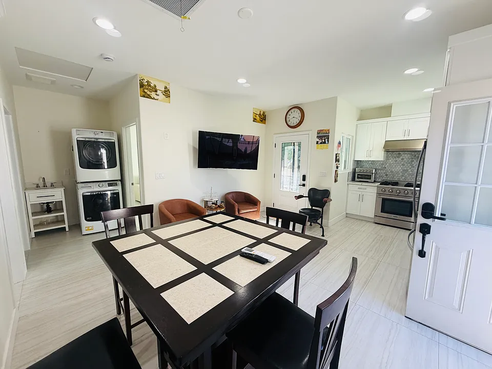 17687A Mango Cir #ADU