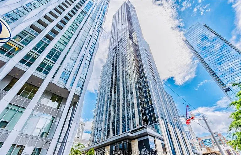 11 Yorkville Ave #5301 — Photo 1
