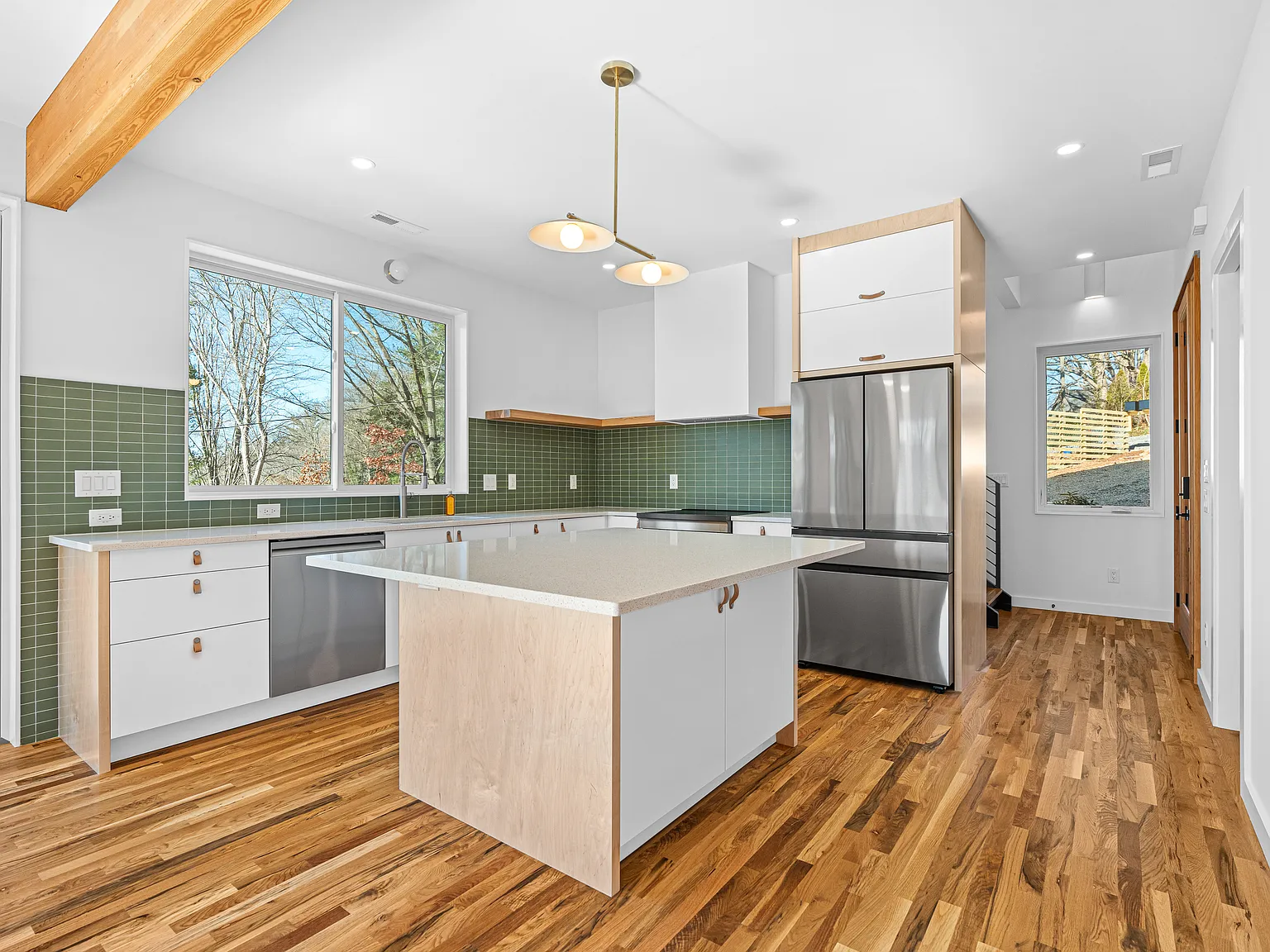 3 bed, 2.5 bath, 1715 sqft, $3,300 — Photo 3