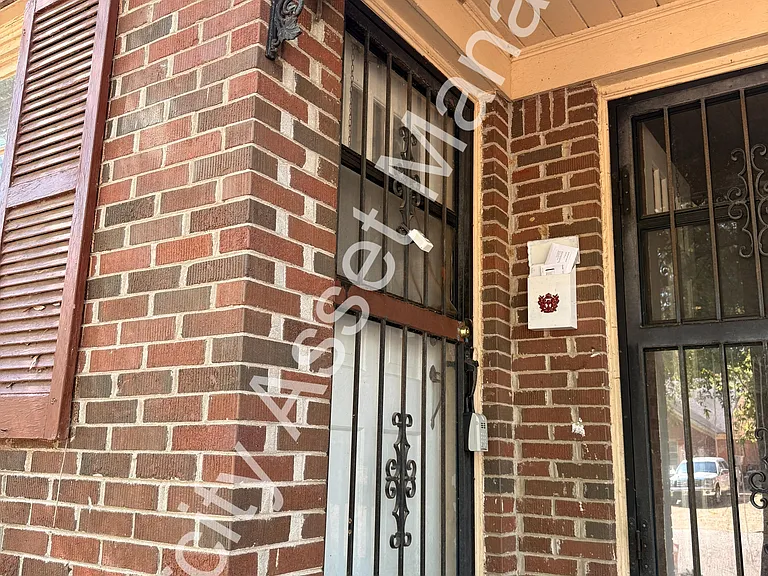 757 Houston St — Photo 2